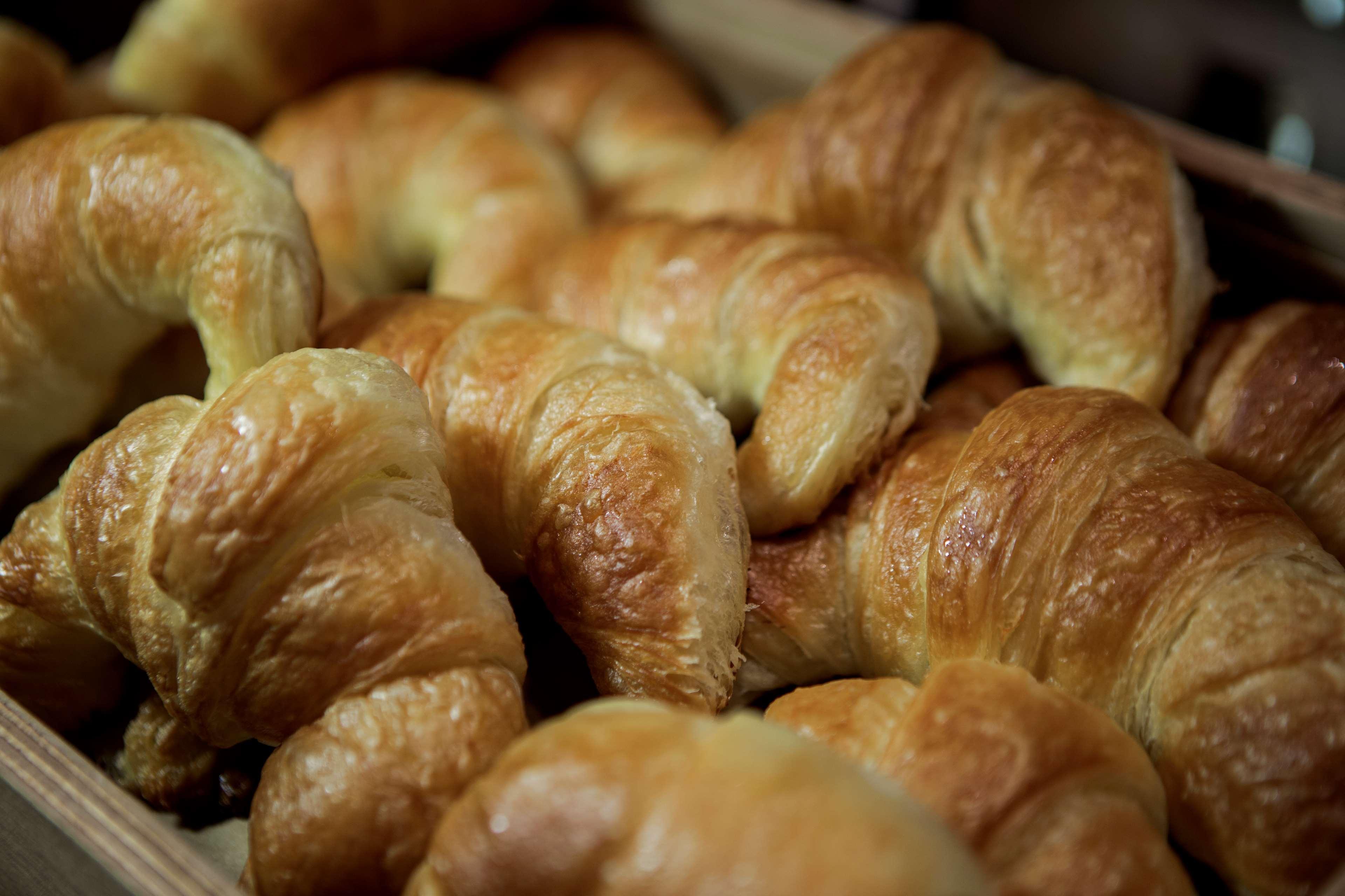 Hilton Batumi Hotel Exterior foto Croissants