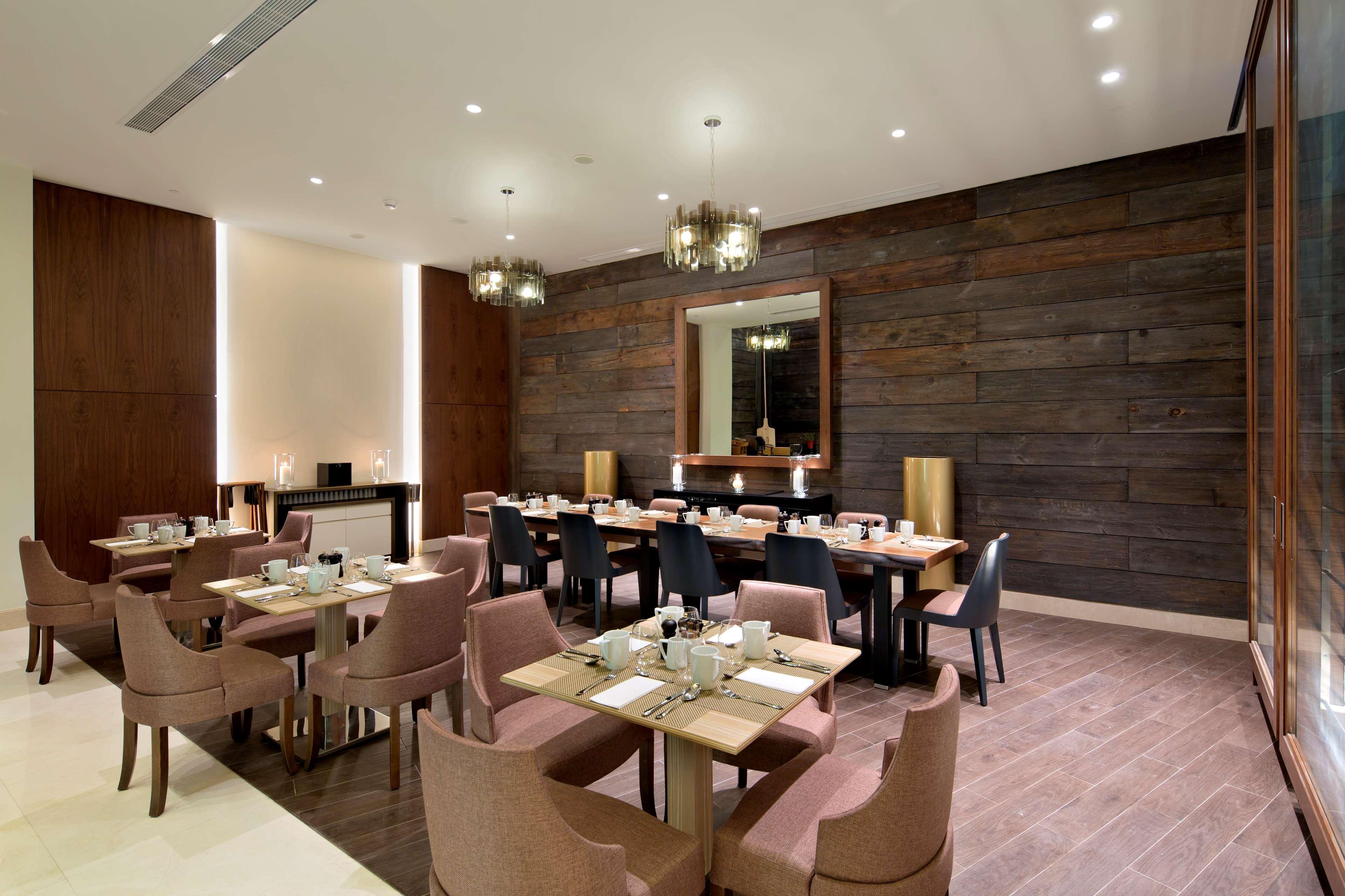 Hilton Batumi Hotel Exterior foto The restaurant