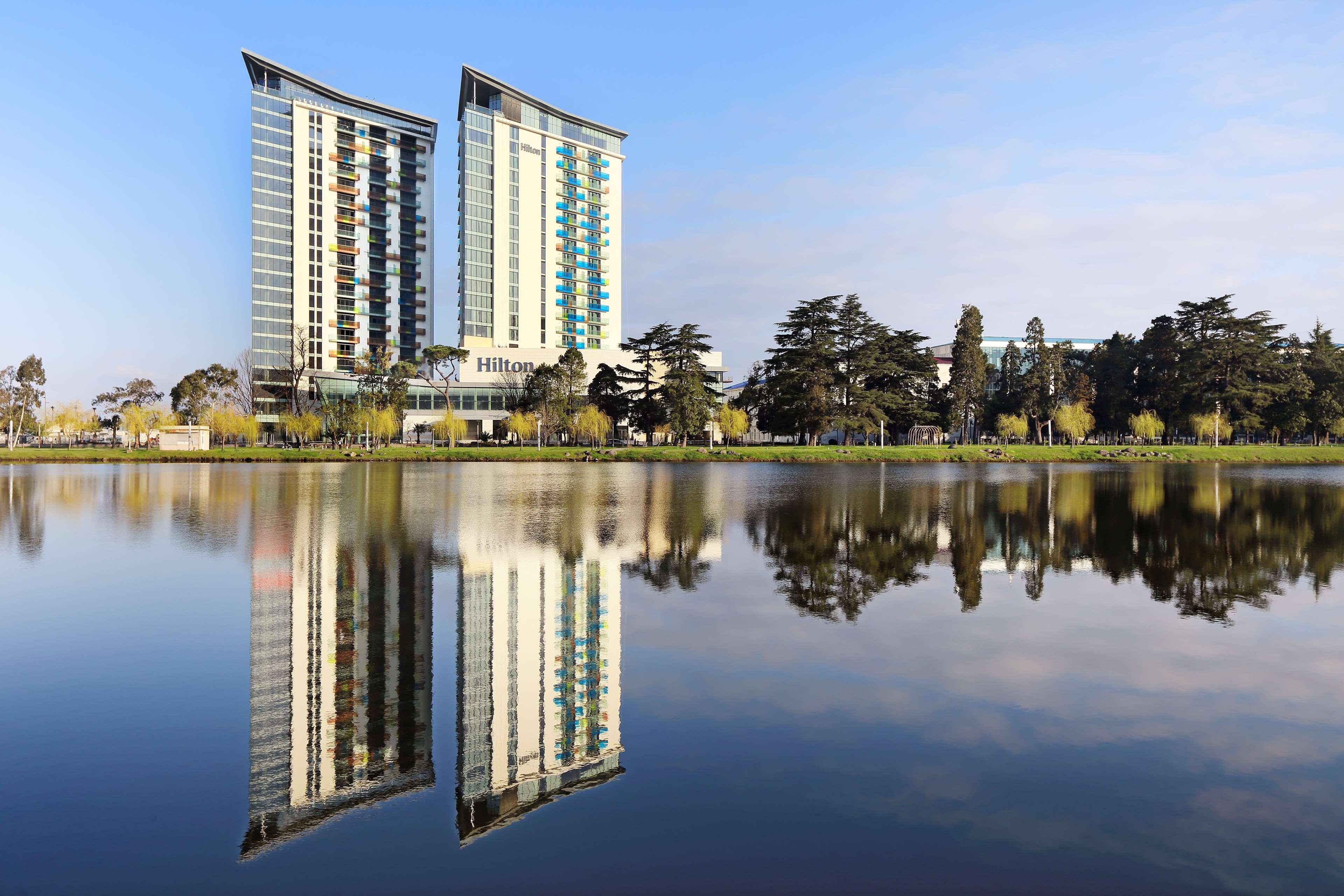 Hilton Batumi Hotel Exterior foto The Lakes College