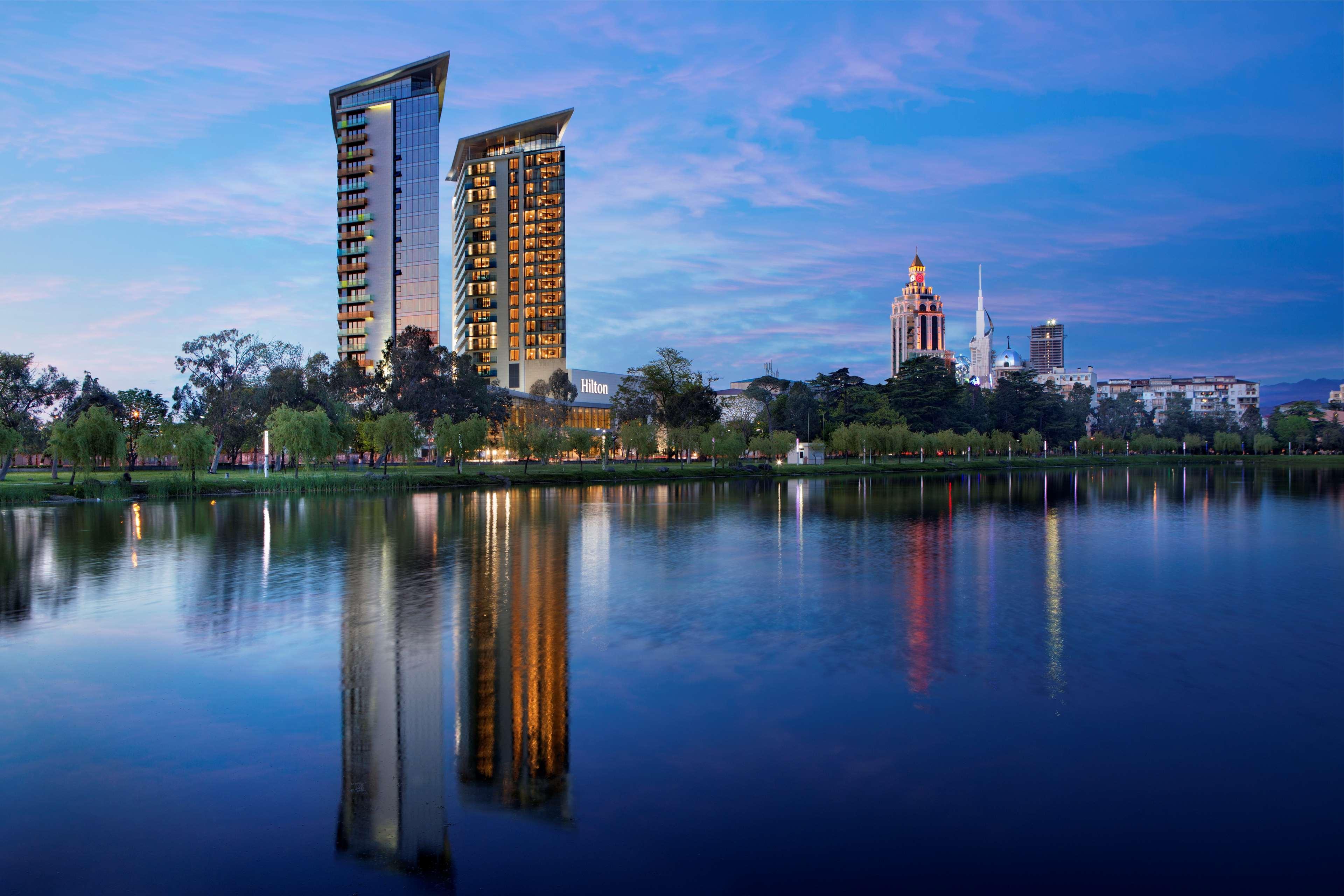 Hilton Batumi Hotel Exterior foto The Lakes residential complex