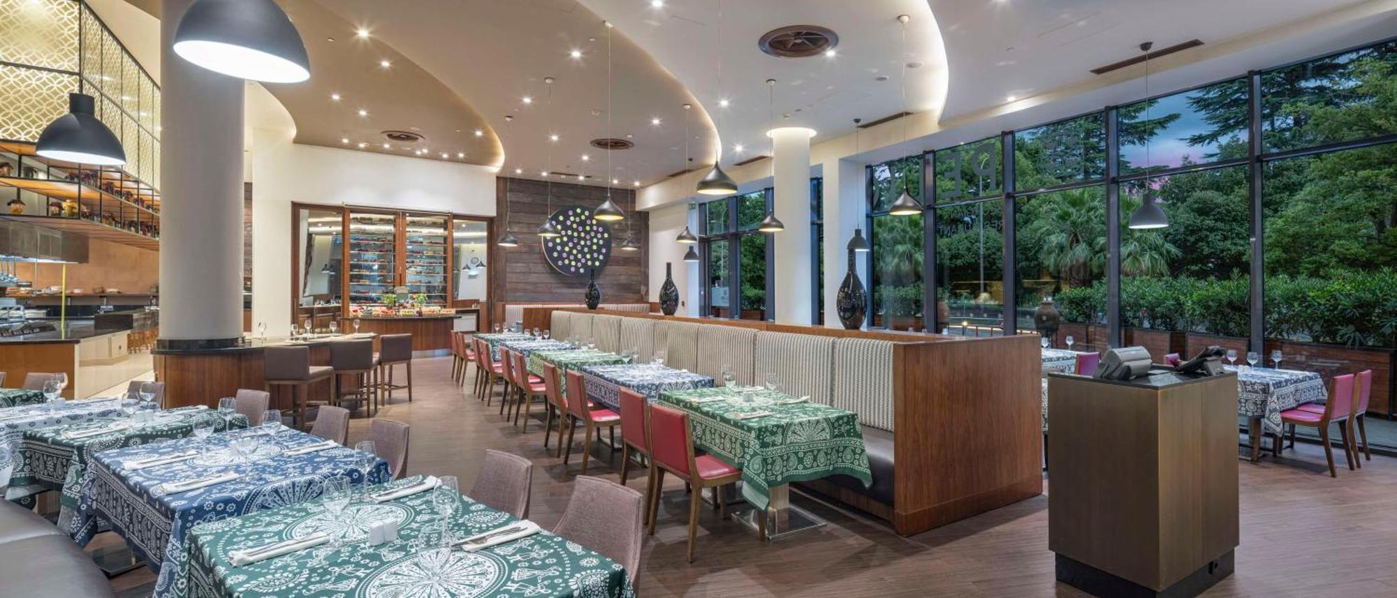 Hilton Batumi Hotel Exterior foto The restaurant