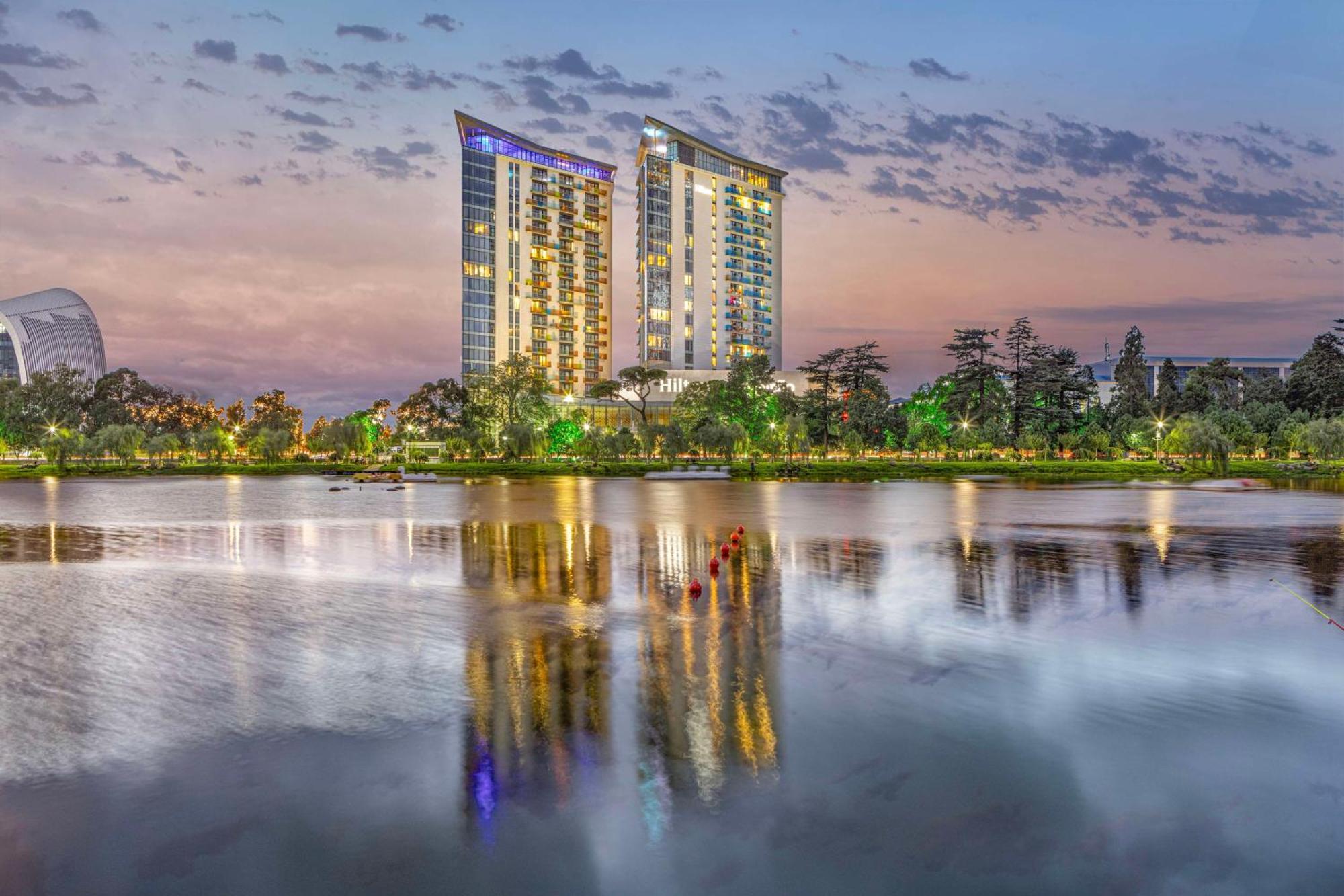 Hilton Batumi Hotel Exterior foto The Ritz-Carlton, Lake Las Vegas