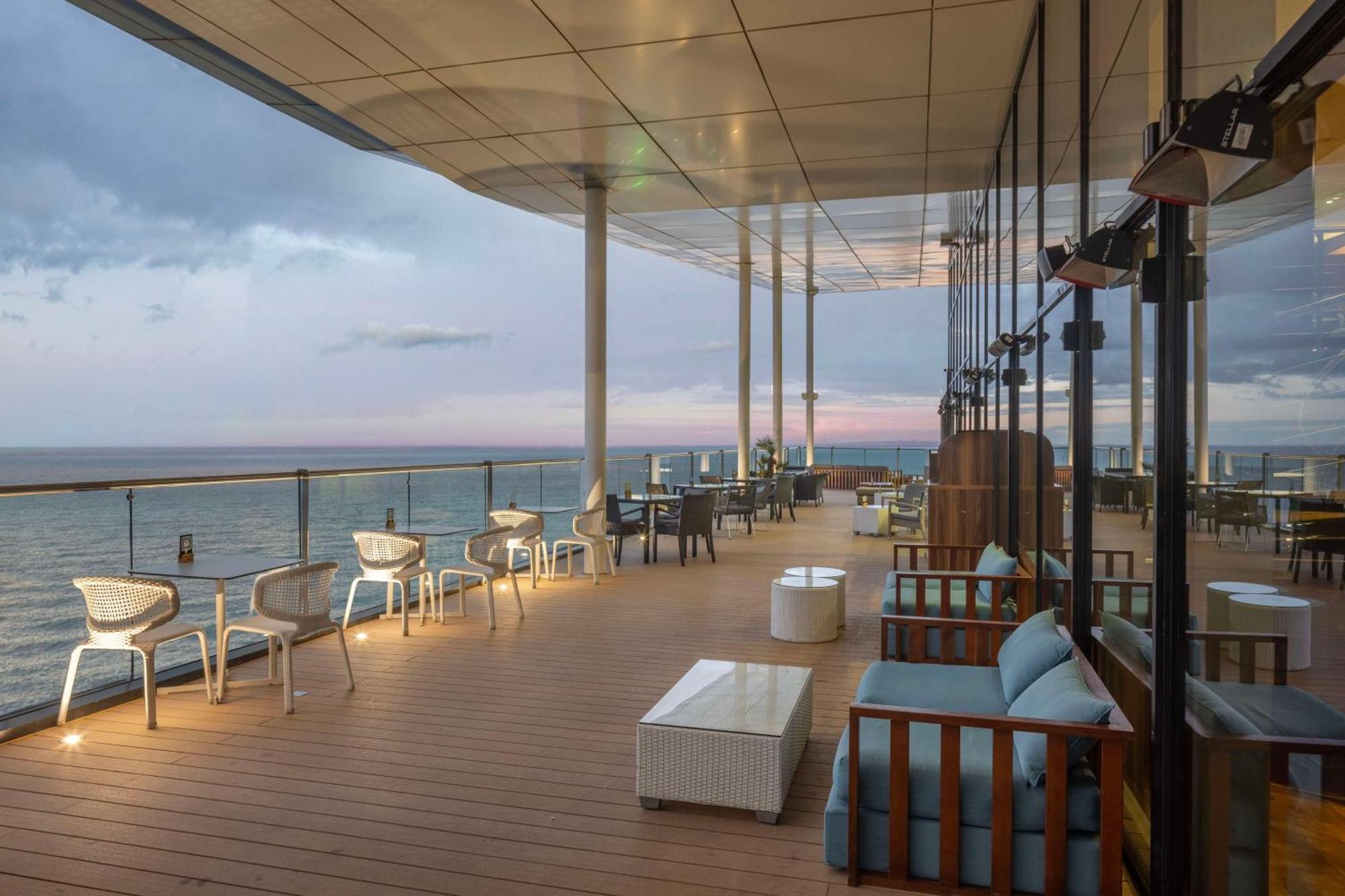 Hilton Batumi Hotel Exterior foto The observation deck of the hotel