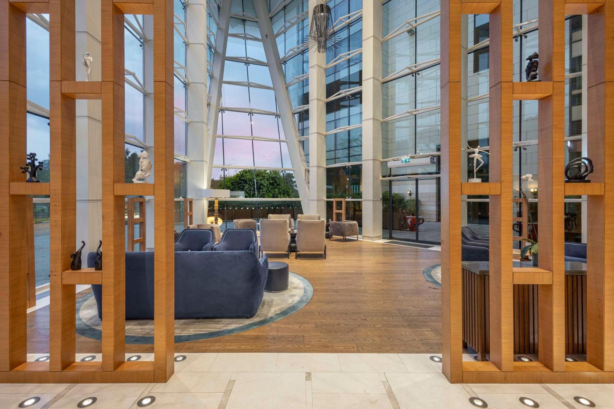 Hilton Batumi Hotel Exterior foto The interior of the lounge